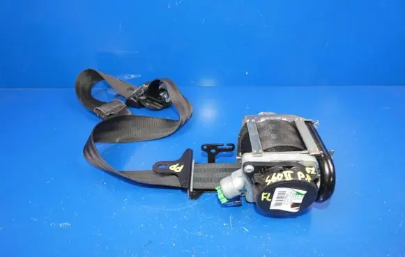 Volvo S60 Front seatbelt