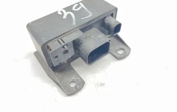Mercedes-Benz E W211 Glow plug pre-heat relay 0005453516