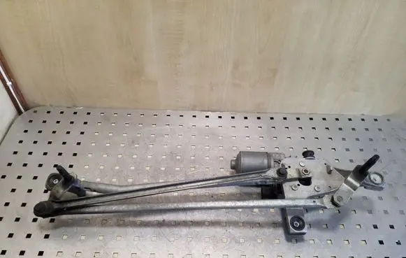 Front wiper linkage