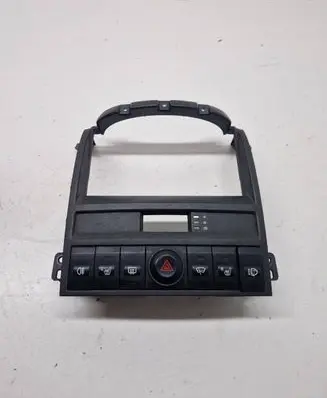 KIA Sorento Radio/GPS head unit trim 847603E100