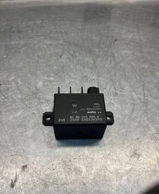 Mercedes-Benz E W211 Charging relay A0025423819 V23132A2001X14