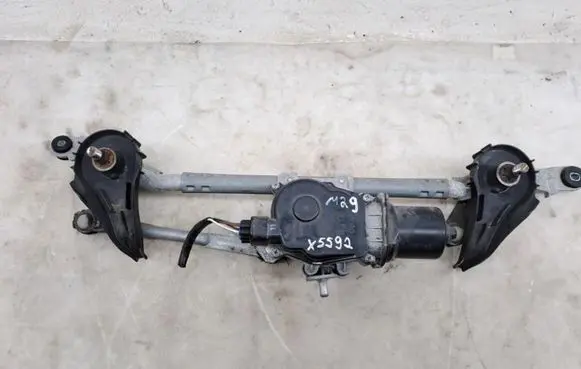 Mazda CX-3 Front wiper linkage and motor D09L6737X