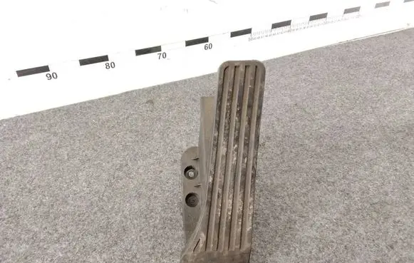 Mercedes-Benz C W204 Accelerator throttle pedal A2043000004 1057