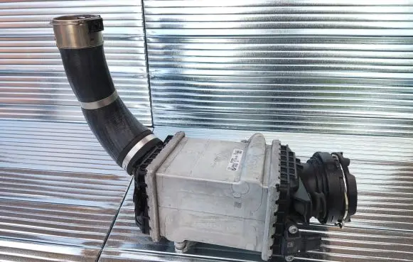BMW 5 G30 G31 Intercooler radiator 8619391 228281 2725381