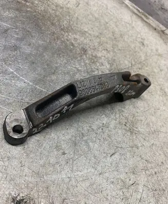 Peugeot 308 Engine mounting bracket 9808547380