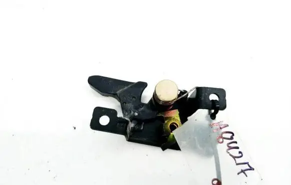 Mitsubishi Space Star Fuel tank opening switch 