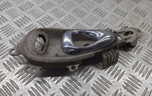 Chrysler PT Cruiser Front door interior handle