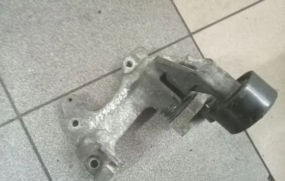 Nissan Pulsar Generator/alternator bracket 117108063R