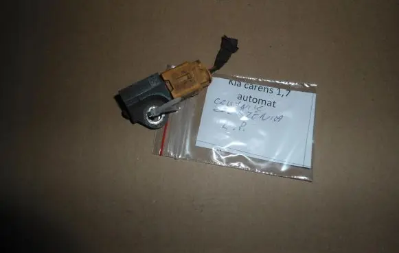 KIA Carens III Airbag deployment crash/impact sensor