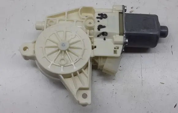 Mercedes-Benz B W246 W242 Front door window regulator motor A2469065100