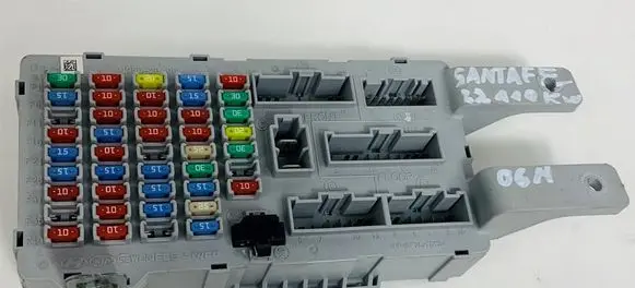 Hyundai Santa Fe Fuse module 91950AK6114