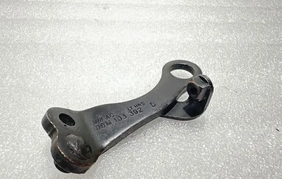 Porsche Cayenne (9Y0 9Y3) Engine mounting bracket 06M103392D