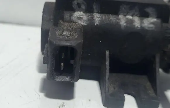 Audi A4 S4 B5 8D Turbo solenoid valve 1H0906627 97T286 72190320