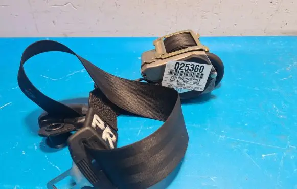 Audi A2 Front seatbelt 8z1857706