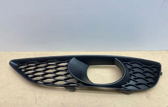 Audi Q7 4L Front fog light trim/grill 4L0807675C
