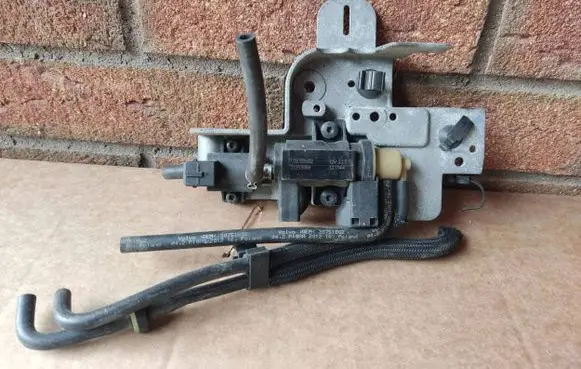 Volvo S60 Turbo solenoid valve 31293964 12T144 70232502