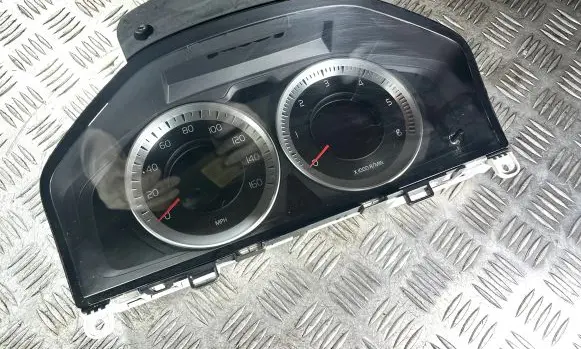 Volvo XC60 Speedometer (instrument cluster) 31327584 31327584AA