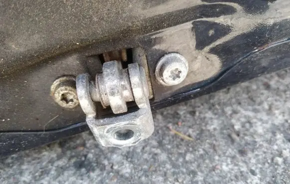 Opel Astra G Rear door check strap stopper