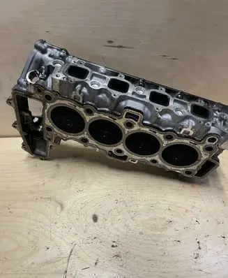 Jaguar F-Pace Engine head G4D36090AC