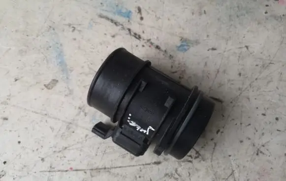 Nissan Juke I F15 Mass air flow meter 5WK97021 H8200702517