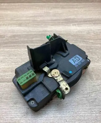 Opel Vectra B Front door lock 90507060