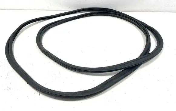 BMW 5 E60 E61 Trunk rubber seal (body) 