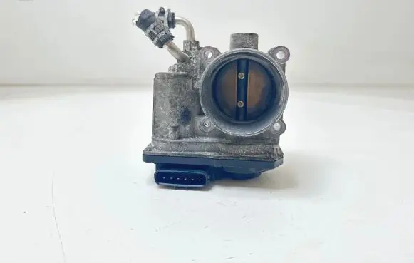 Toyota Corolla Verso E121 Throttle valve 220300D010