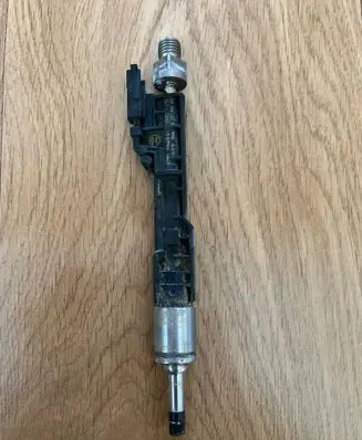 BMW 3 F30 F35 F31 Fuel injector 7639994 13647639994 0261500172