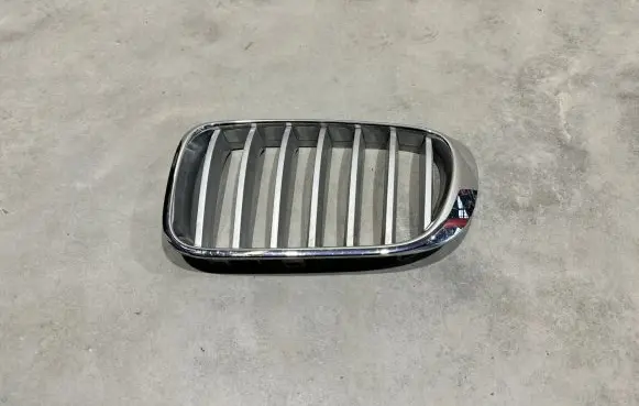 BMW X3 F25 Front bumper upper radiator grill 51117210725 7210725