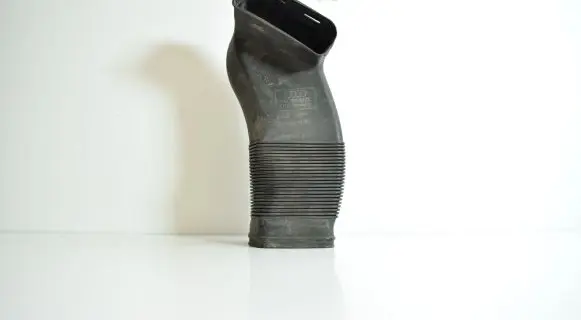 Audi A6 S6 C5 4B Air intake duct part 8D0129617E