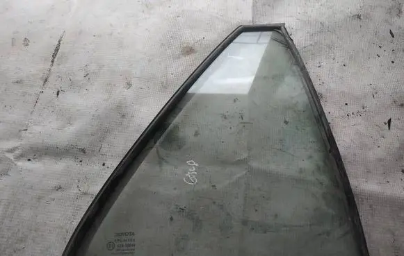 Toyota Avensis T250 Rear vent window glass AS2