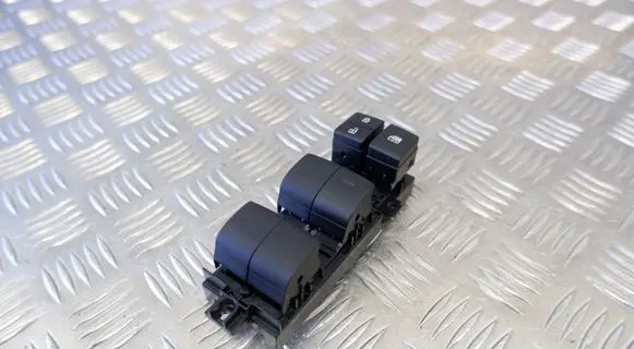 Toyota Yaris XP210 Electric window control switch 840400D030