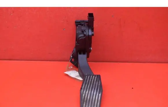 Opel Insignia A Accelerator throttle pedal 13237352DG