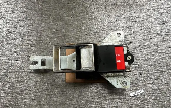 Mitsubishi Pajero Tailgate release/open handle MB177703