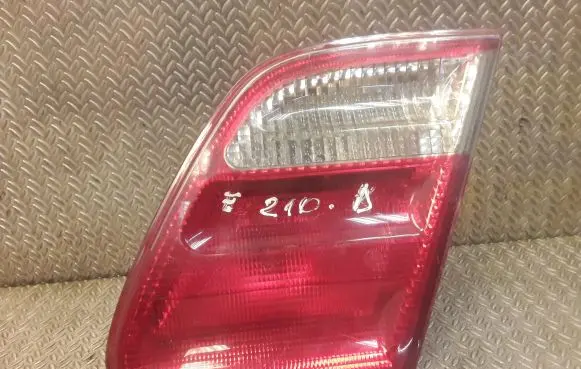 Mercedes-Benz E W210 Tailgate rear/tail lights 2108204064