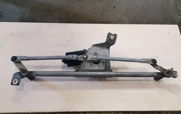 Front wiper linkage