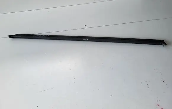 Skoda Superb B8 (3V) Rubber seal front door window/glass 3V0837479