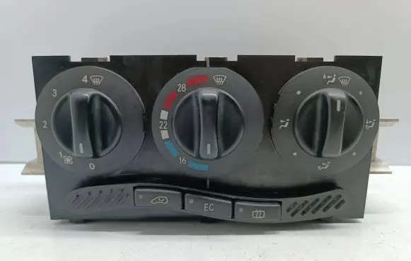Mercedes-Benz A W168 Climate control unit 1688300485 Q142400