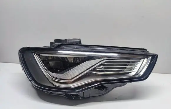 Audi A3 S3 8V Headlight/headlamp 8V0941034