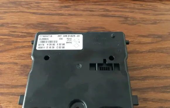 Nissan Qashqai Other devices 27760HV718