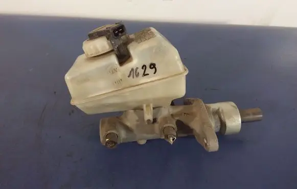 Volvo S70 V70 V70 XC Master brake cylinder