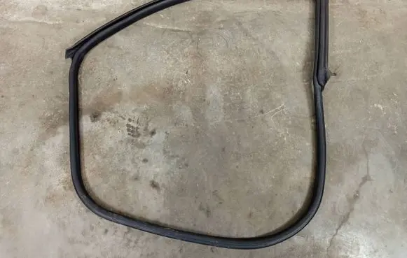 Maserati Ghibli Front door rubber seal USZCZELKAGHIBLI