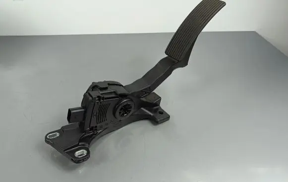 Jeep Grand Cherokee Accelerator throttle pedal 52124785AF