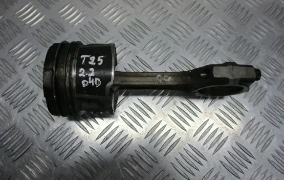 Toyota Avensis T250 Piston with connecting rod