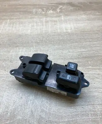 Toyota Avensis T250 Electric window control switch 8482005110 54356025A