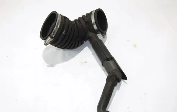 Mercedes-Benz C W202 Turbo air intake inlet pipe/hose 6110940409