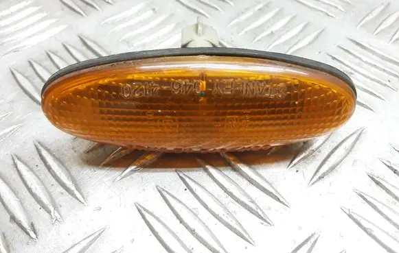 Mazda 323 F Front fender indicator light 0464120