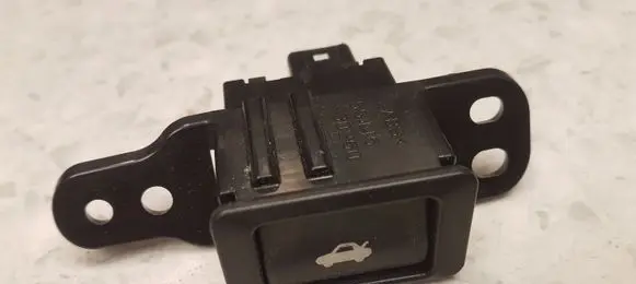 Lexus GS 250 350 300H 450H Tailgate opening switch 5544630260