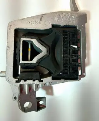 Engine mount bracket