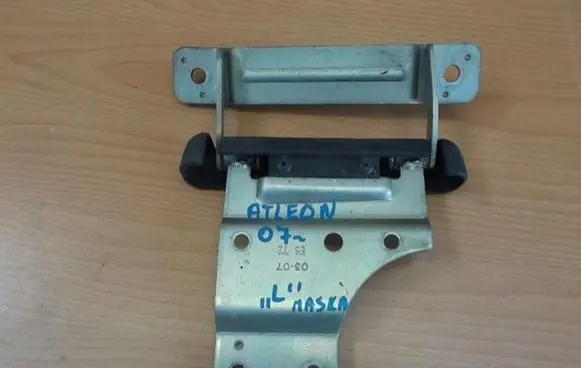 Nissan Atleon Engine bonnet/hood hinges 654010W00A